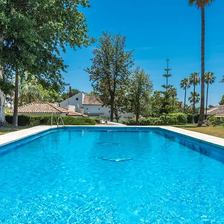 Apartment Agrupadas, Family With Amazing Location Marbella